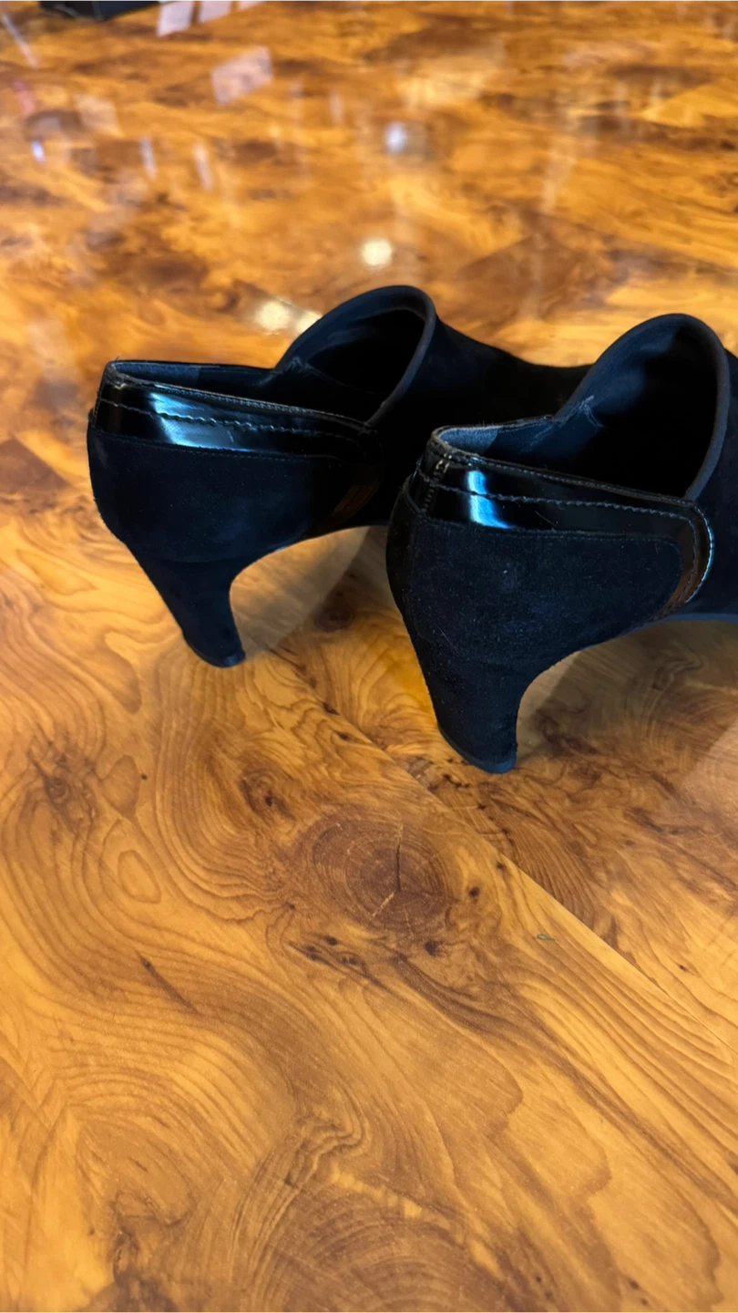 Stuart Weitzman black suede heels - photo 4
