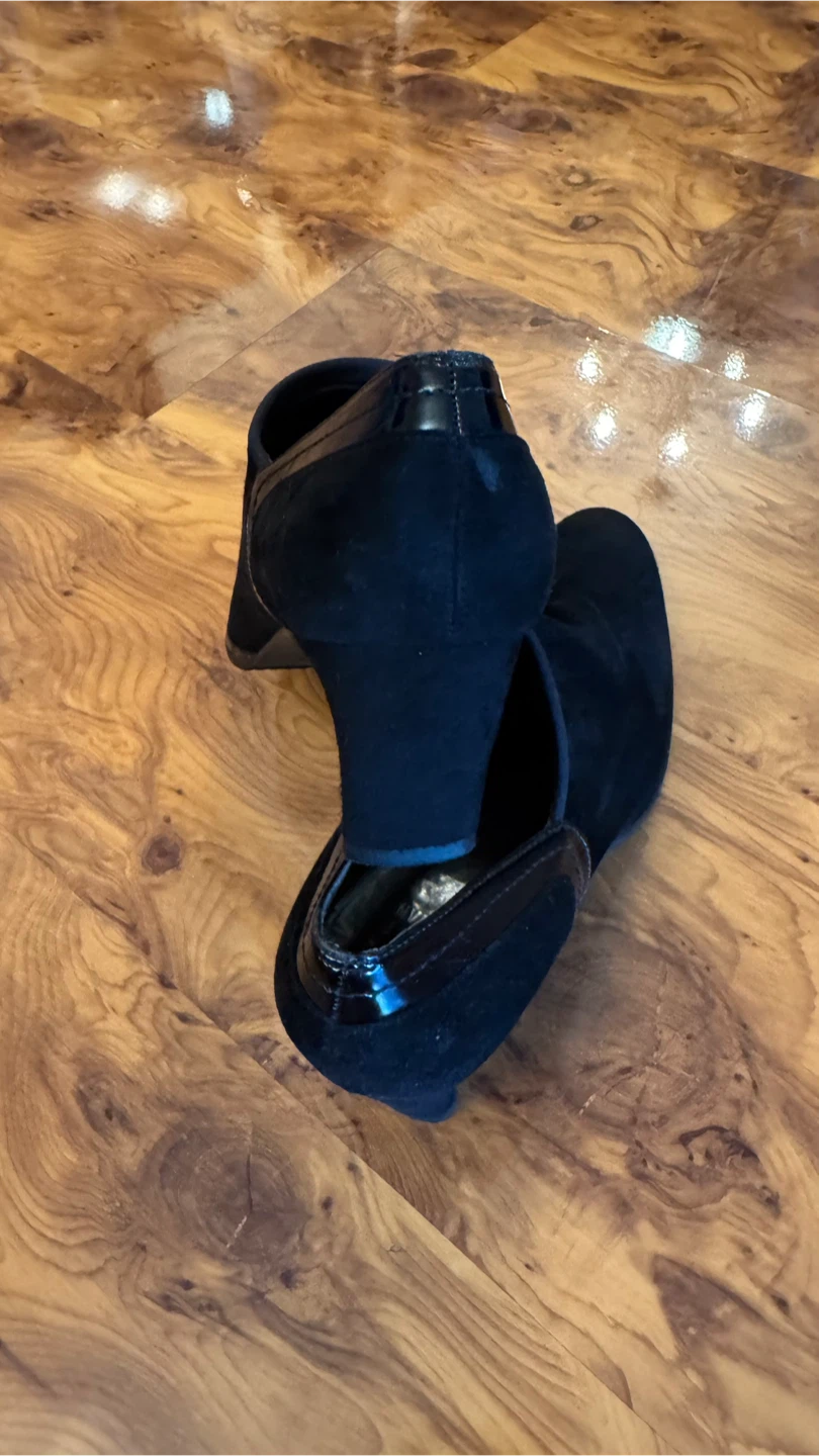 Stuart Weitzman black suede heels - photo 5