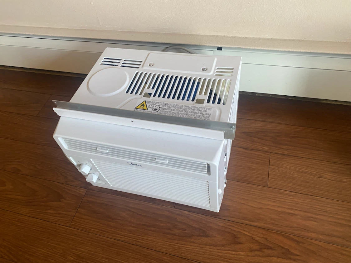 Midea Window Air Conditioner - photo 2