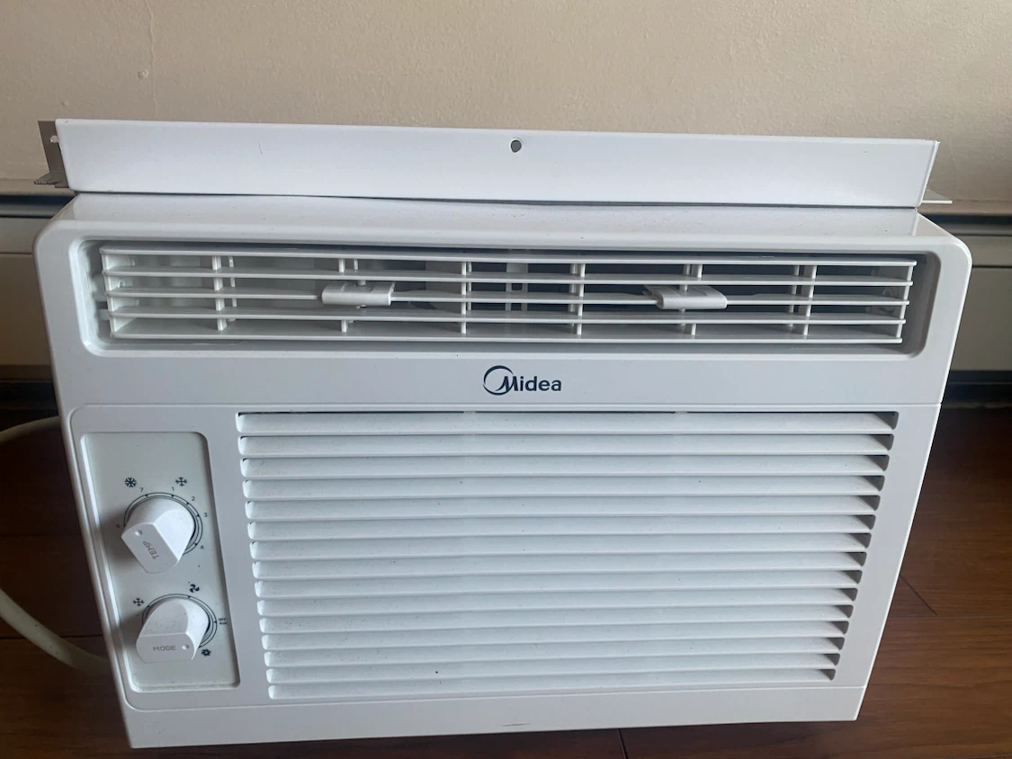 Midea Window Air Conditioner - photo 3