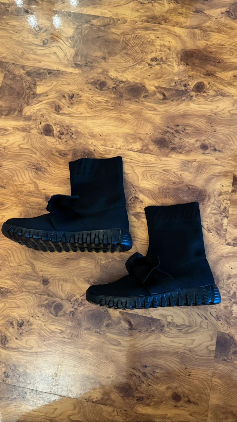 Bernie Mev Black Knit Bow Boots - photo 3