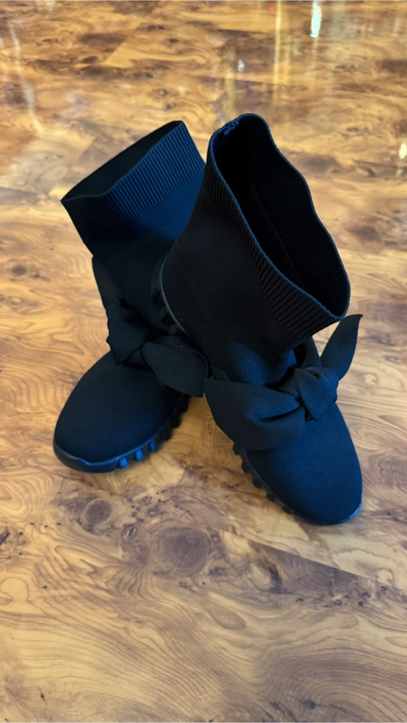 Bernie Mev Black Knit Bow Boots - photo 4