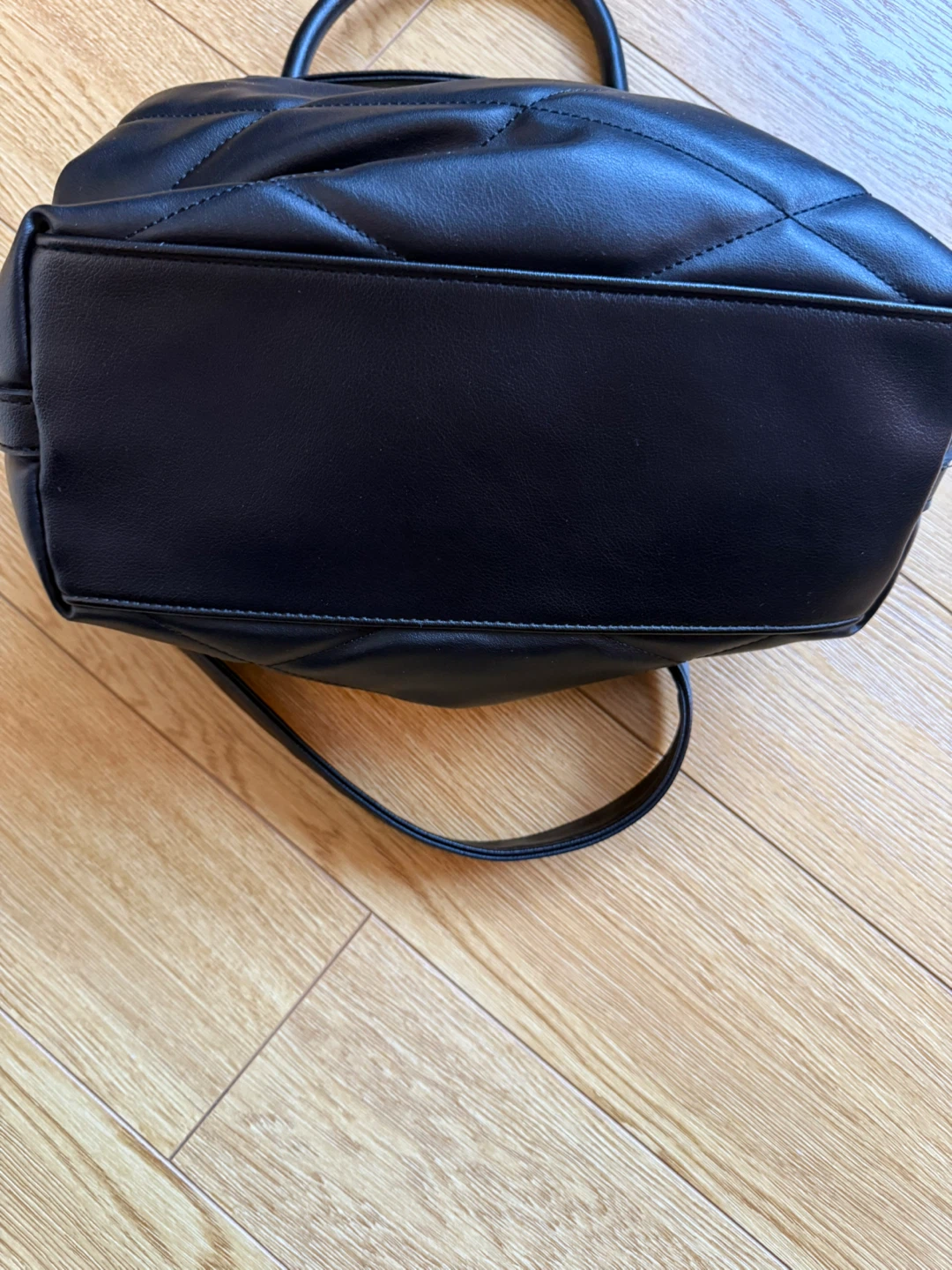 Juicy Couture black quilted handbag - photo 5