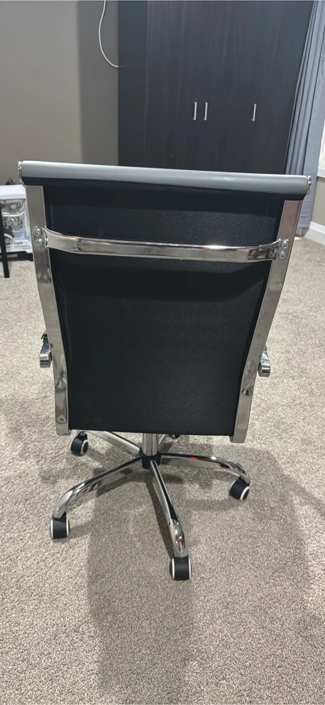 Modern Grey Ribbed Office Chair - photo 2