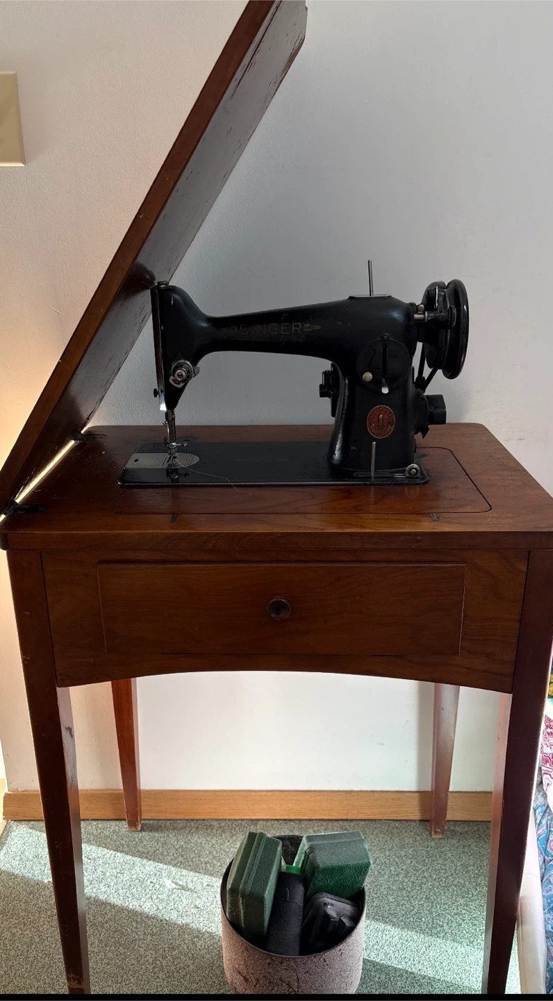 Vintage Singer Sewing Machine with Cabinet