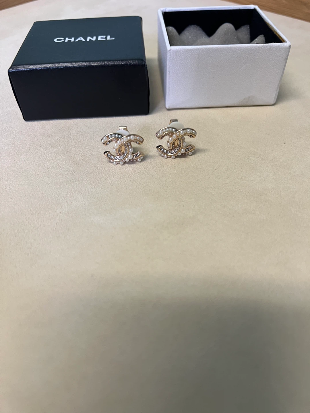 Pearl and Crystal CC Earrings - photo 3