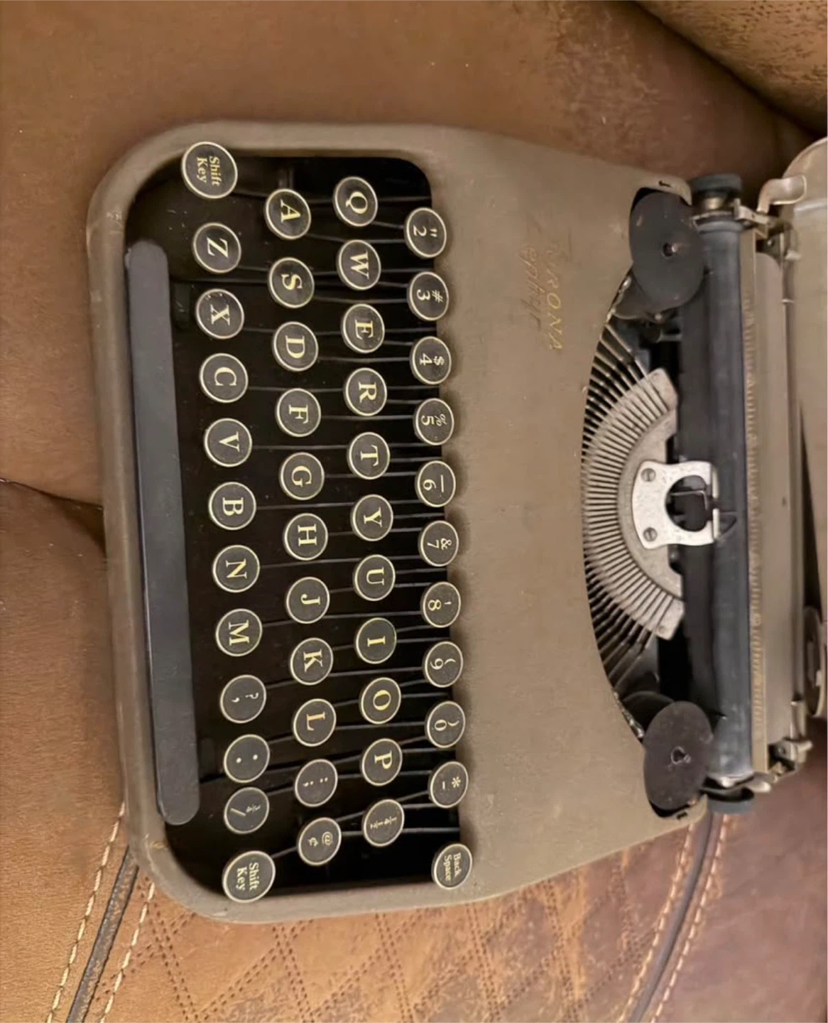 Vintage Corona Zephyr Typewriter - photo 2