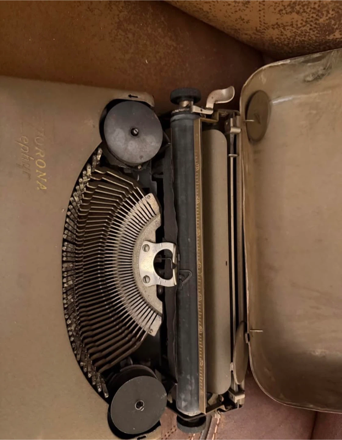 Vintage Corona Zephyr Typewriter - photo 3
