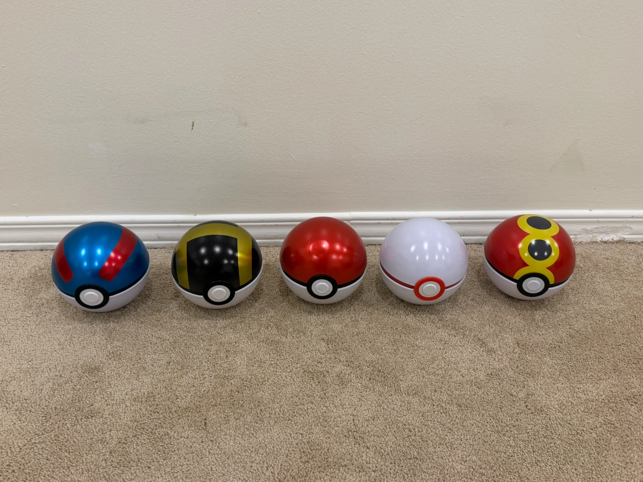 Pokemon Poke Ball Tins with Assorted Cards - photo 3