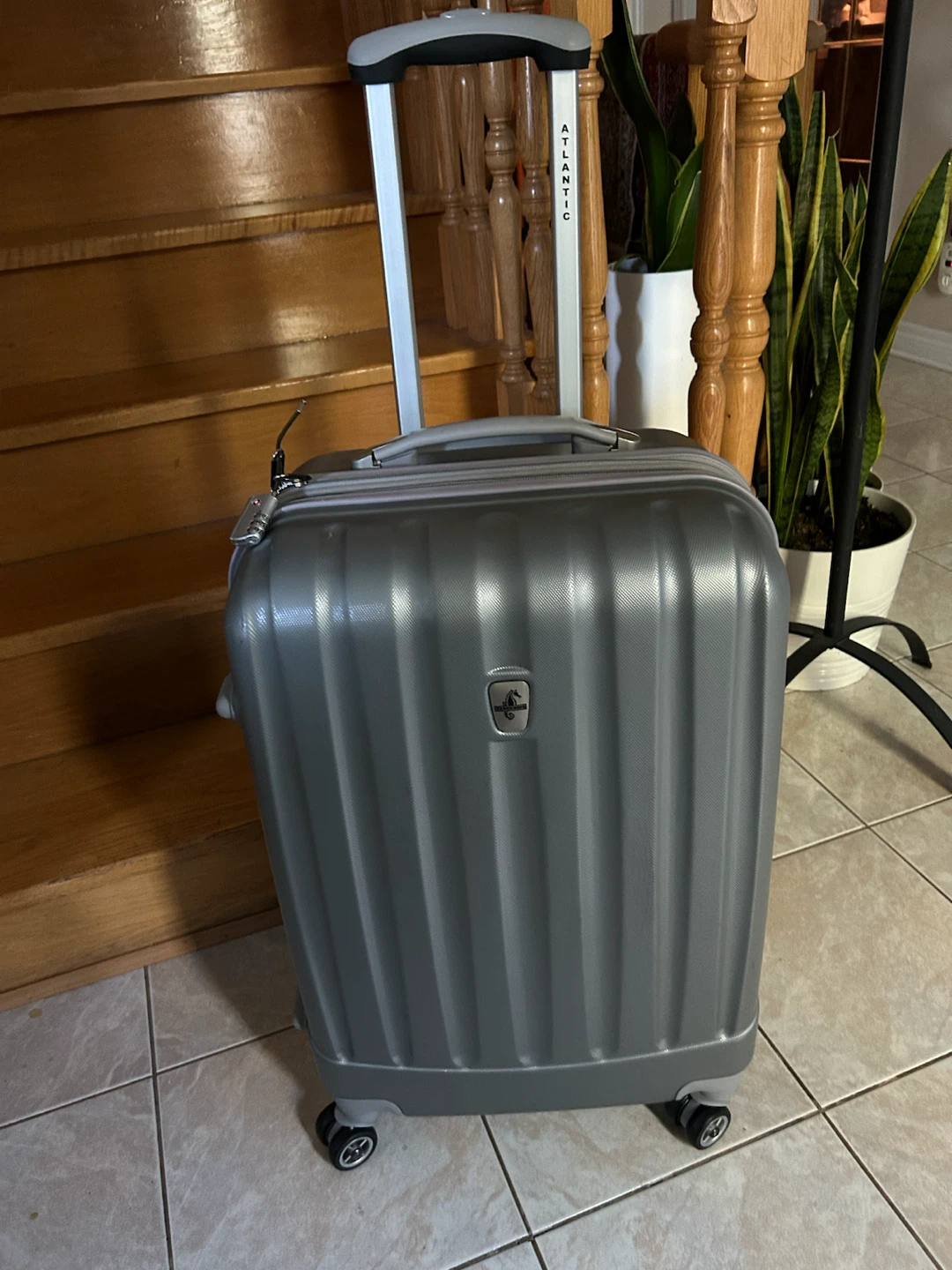 Atlantic Hardside medium size Luggage