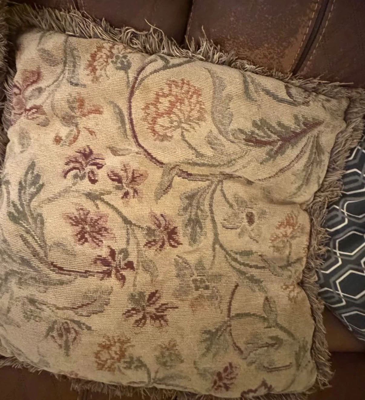 Set of Two Floral Decorative Pillows - photo 4