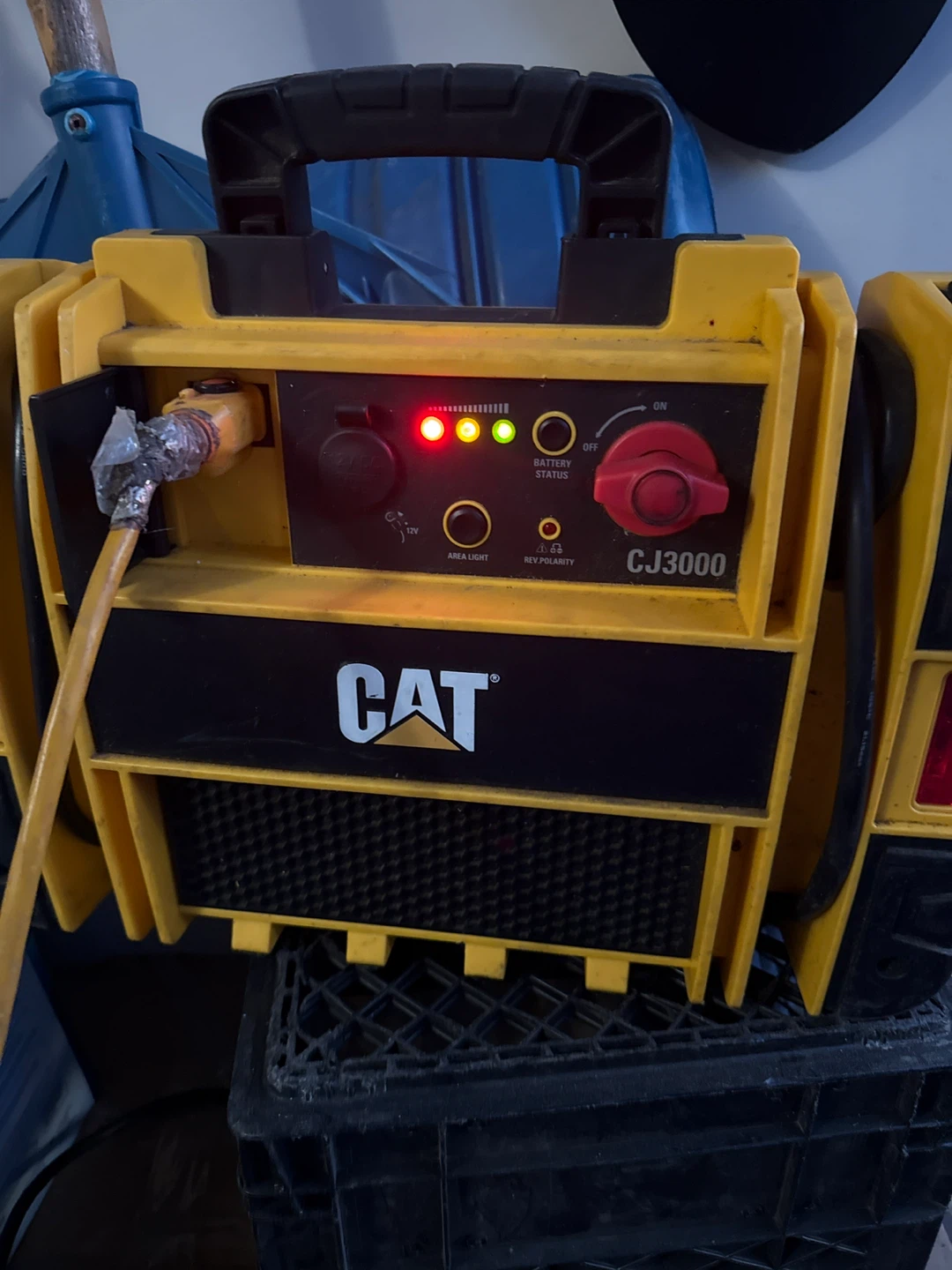 CAT CJ3000 Jump Starter - photo 3