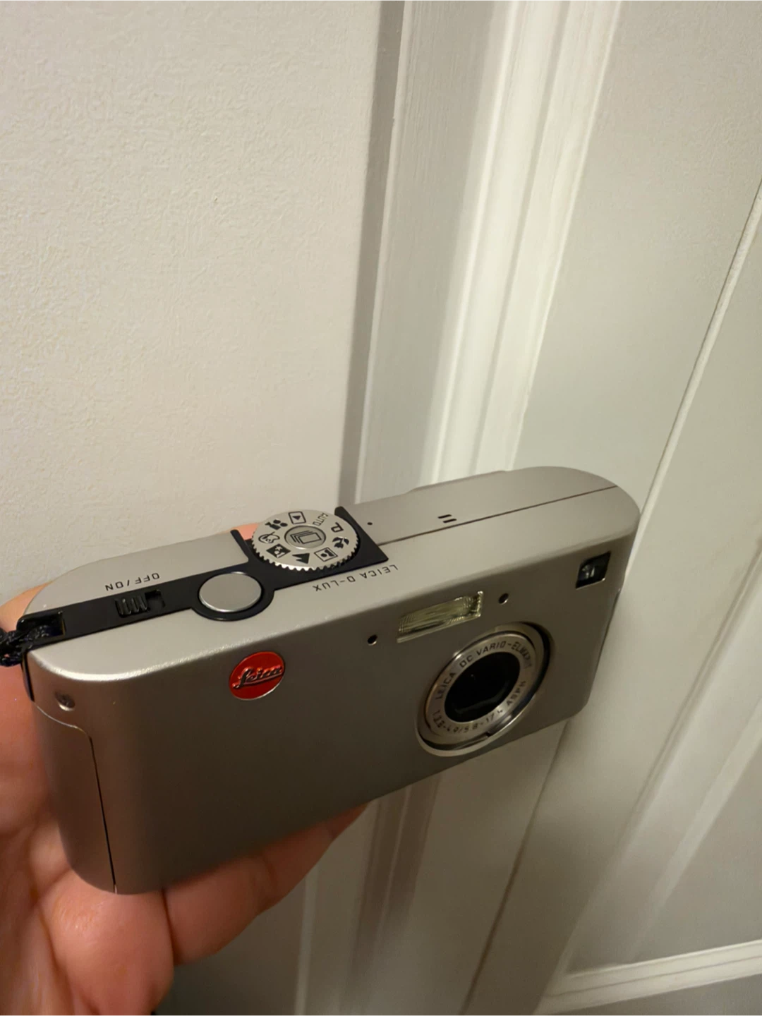 Leica D-Lux Digital Camera - photo 2