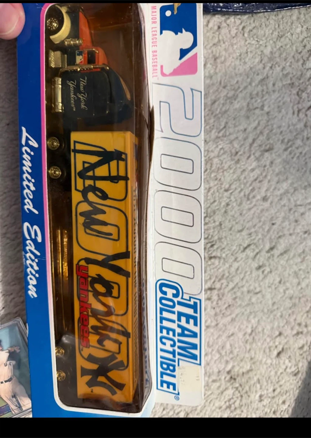 New York Yankees Limited Edition Collectible Truck - photo 2