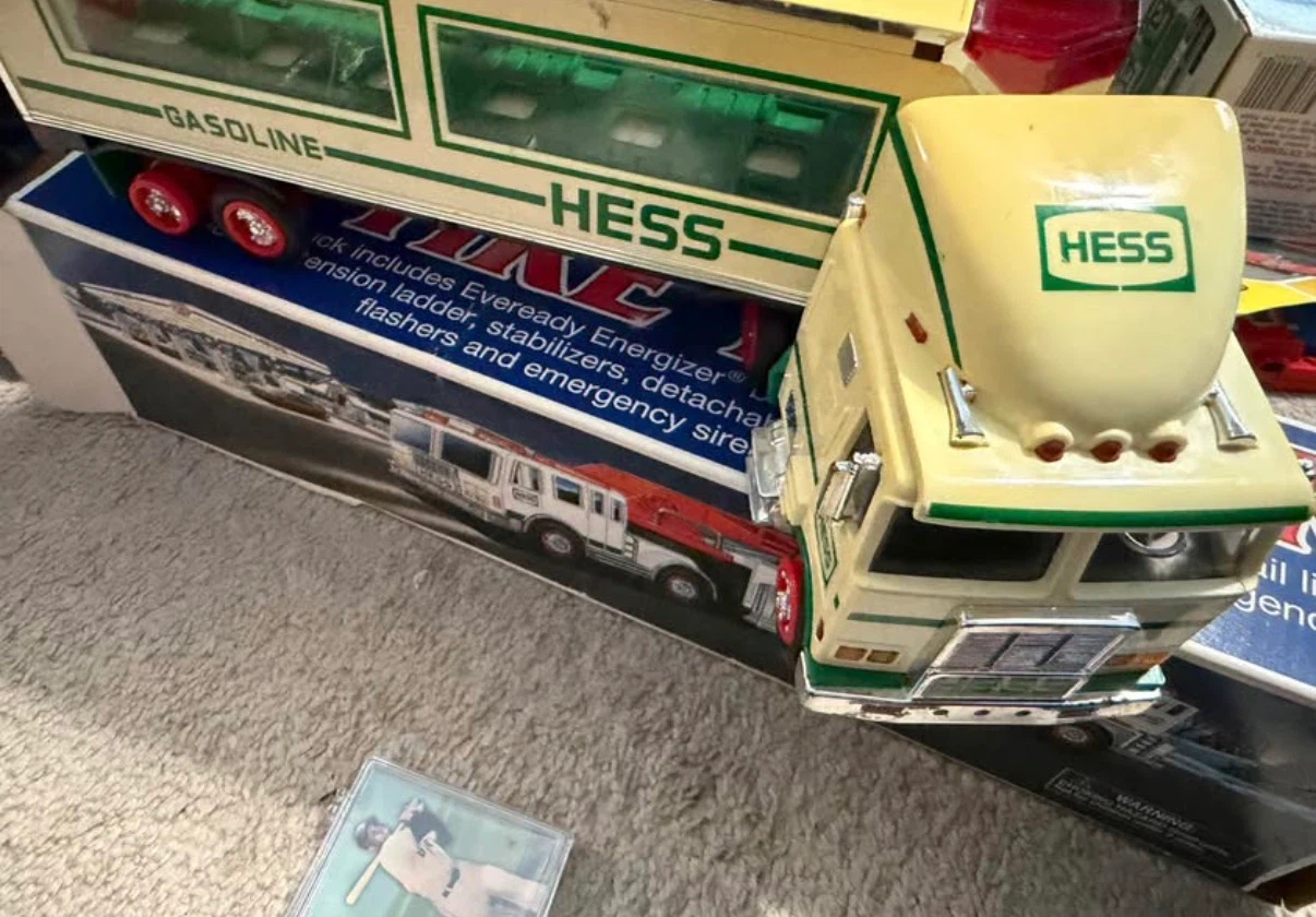 Hess Toy Truck with Racer Car - photo 2