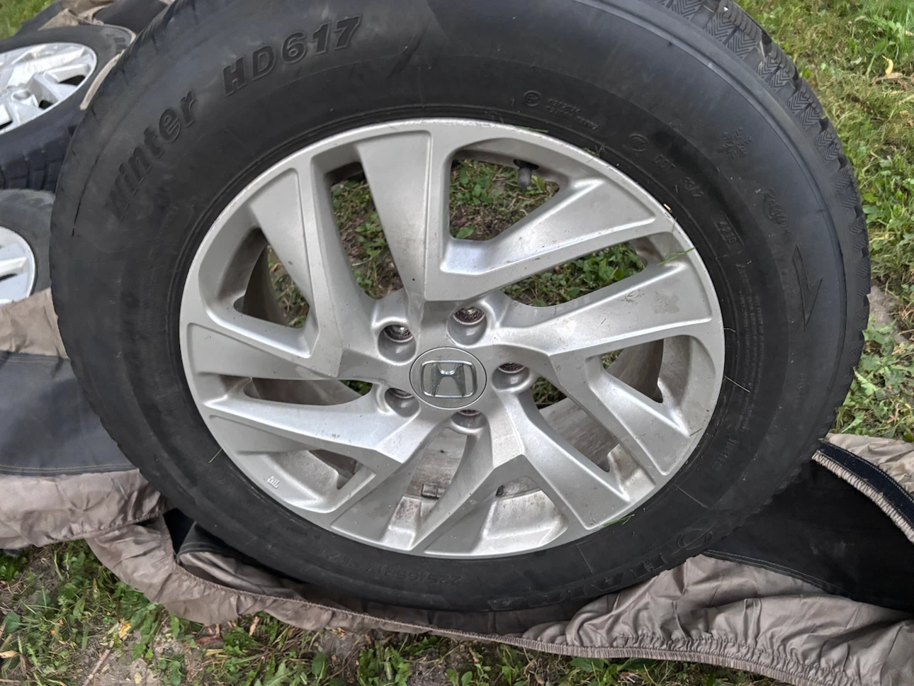 225/65/17 Winter Tires W/Honda Rims for CR-V - photo 3