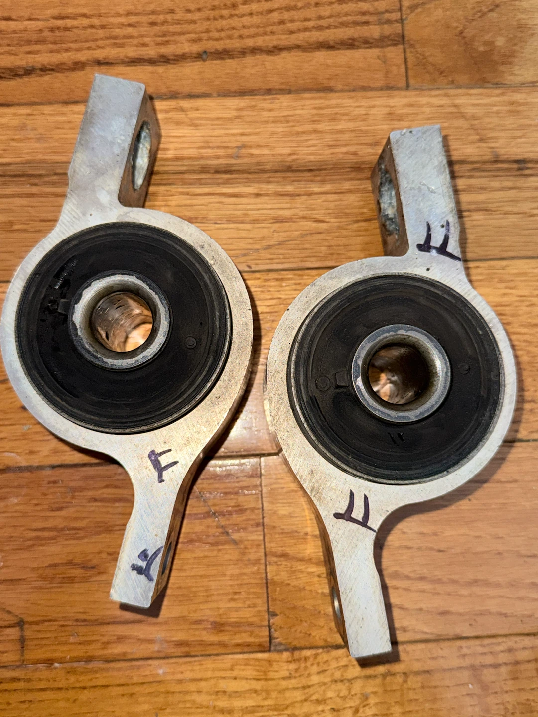 Set of Two Car Control Arm Bushings - photo 2