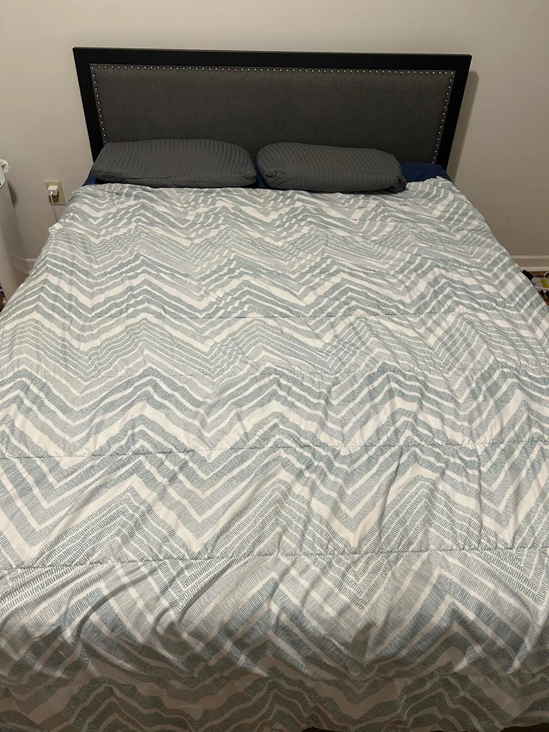 Upholstered Queen Bed Frame with mattress - photo 2