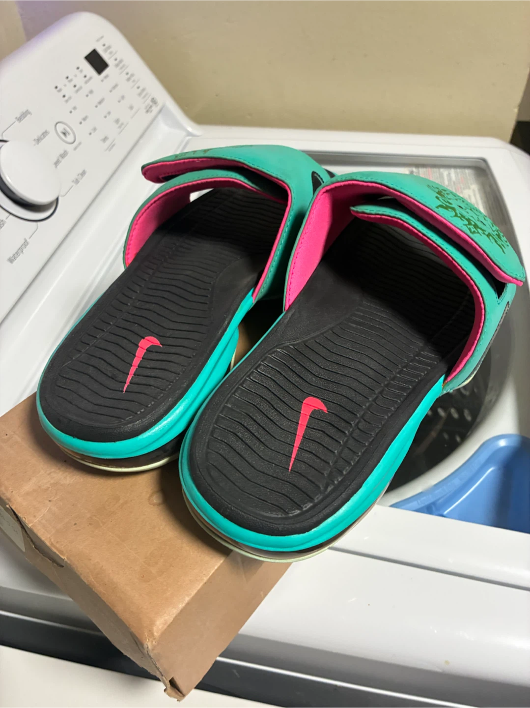 Nike Air Lebron Slides Size 8 - photo 4