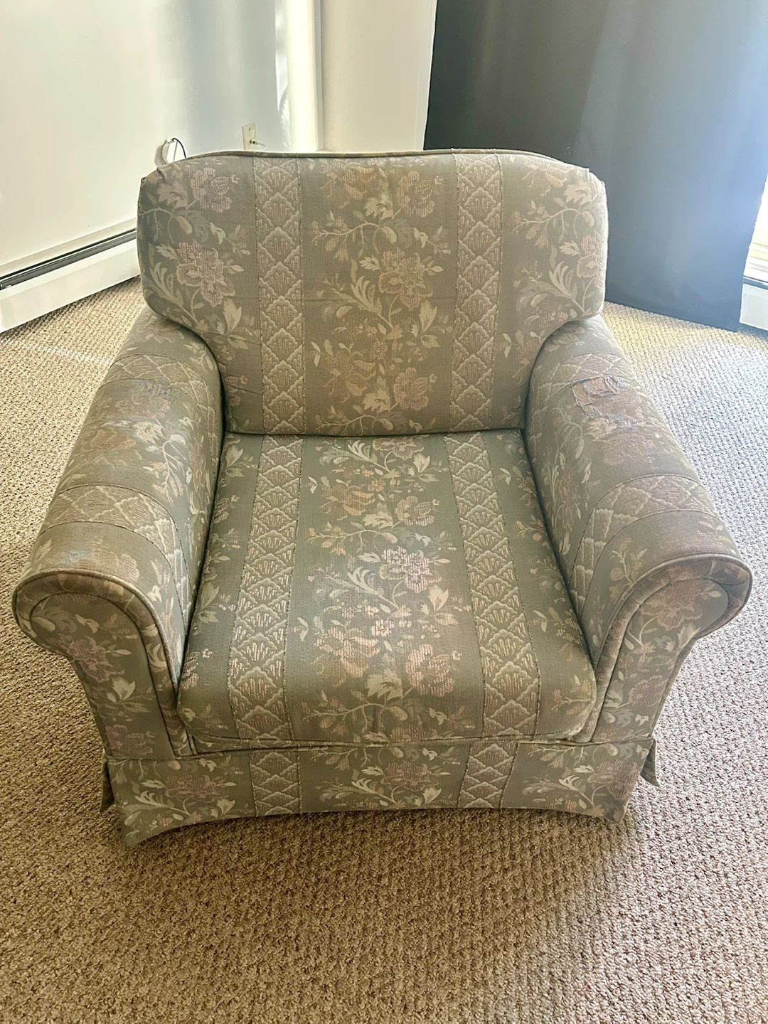 Free Armchairs! - photo 2