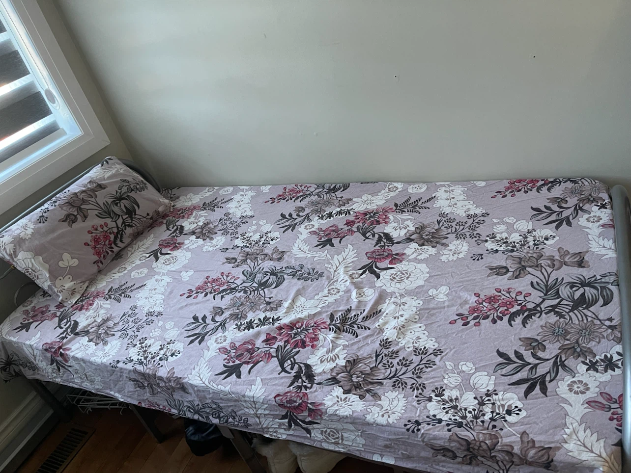 Single size metal bed frame and mattress - photo 2