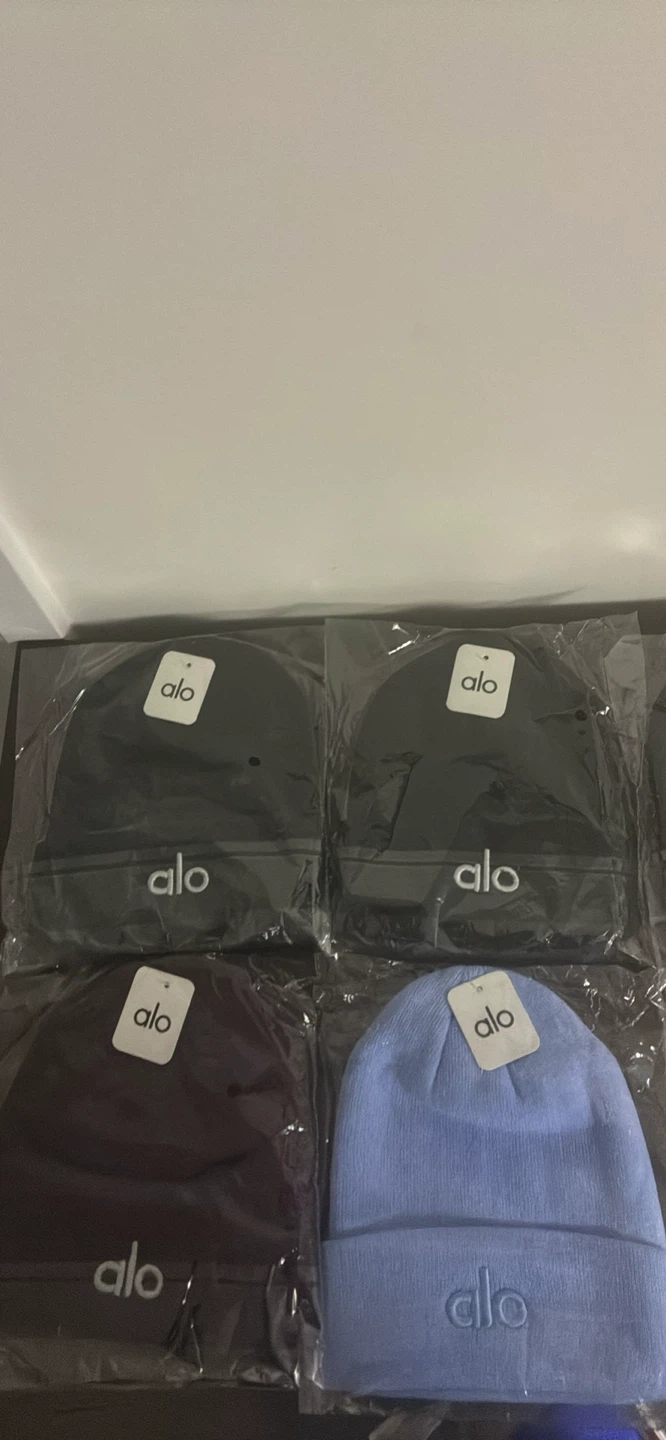 New Alo Yoga Beanies - photo 2