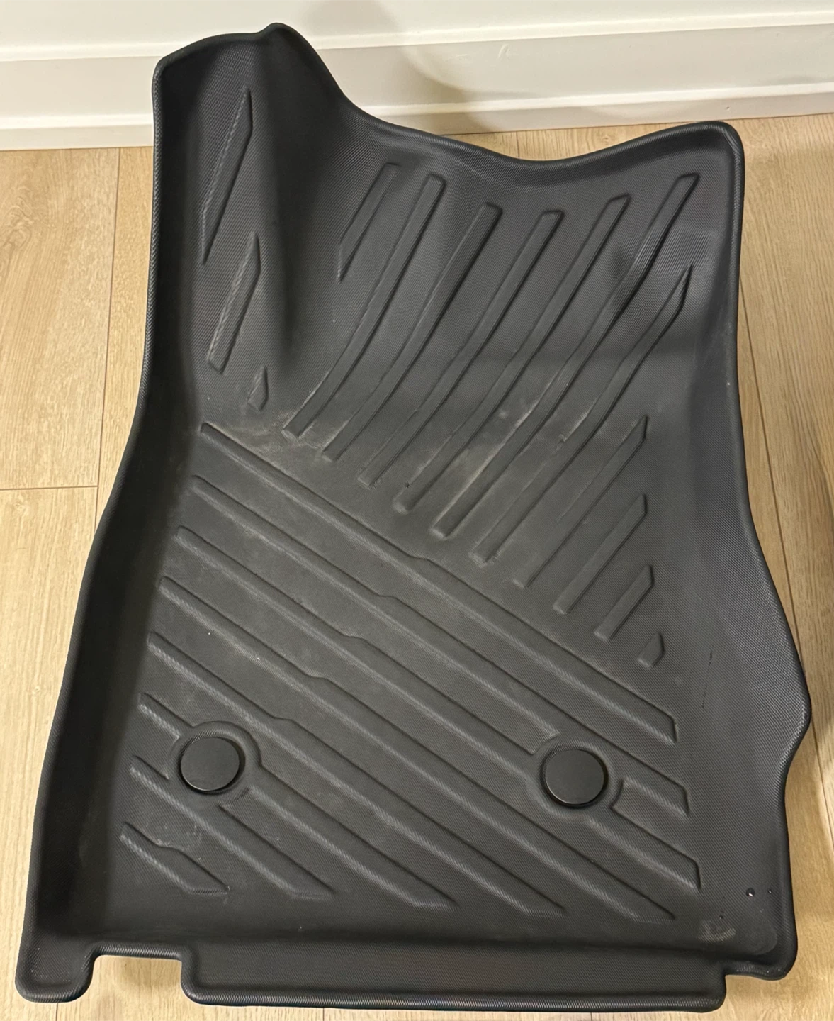 2025 Chevrolet Trax Floor Mats – Like New - photo 3