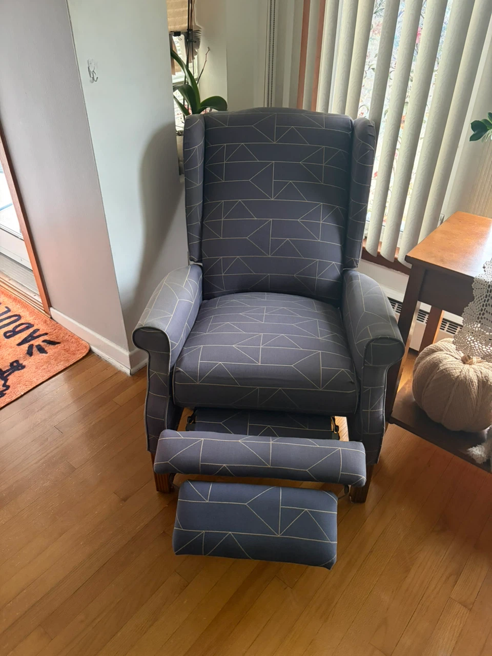 Set of Two Geometric Pattern Recliner Chairs - photo 2