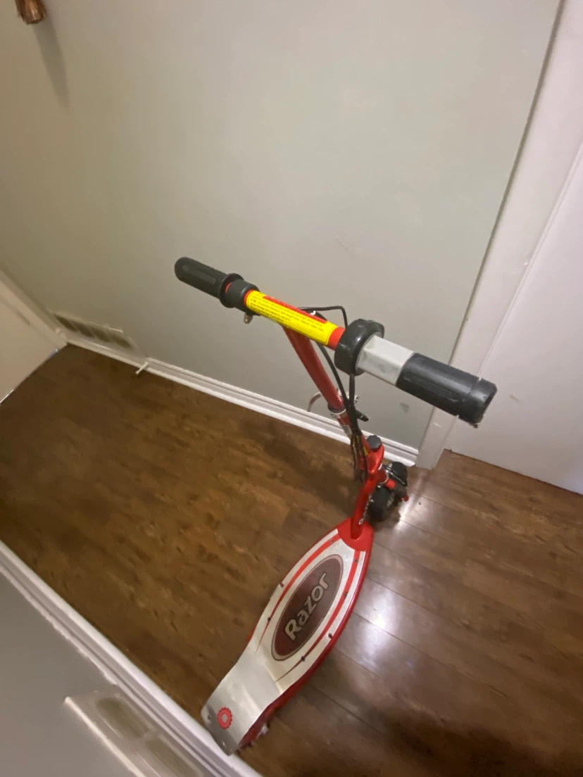 Razor E100 Electric Scooter - photo 2