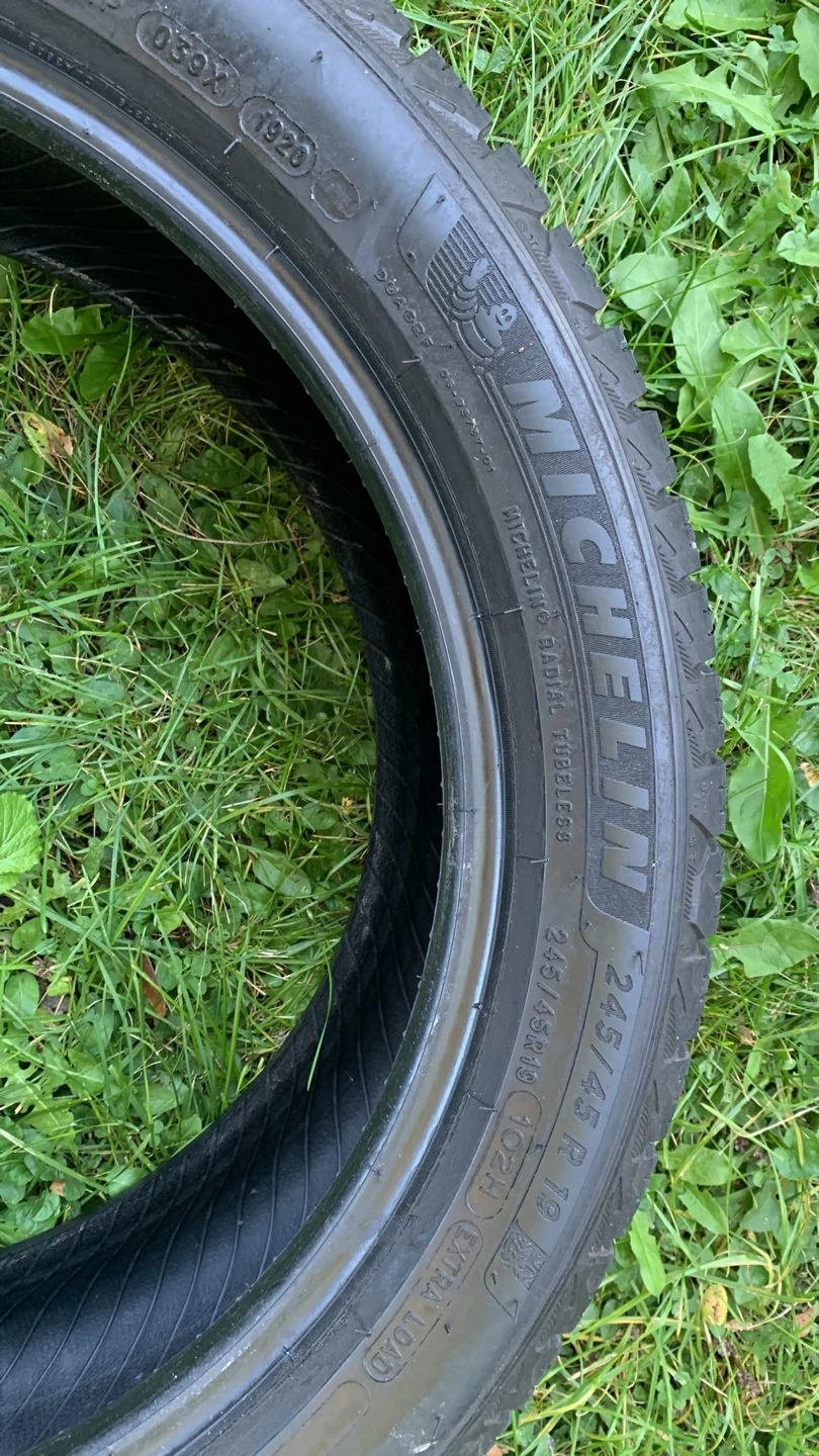 Set of 4 Michelin Winter Tires 245/45R19 - photo 5