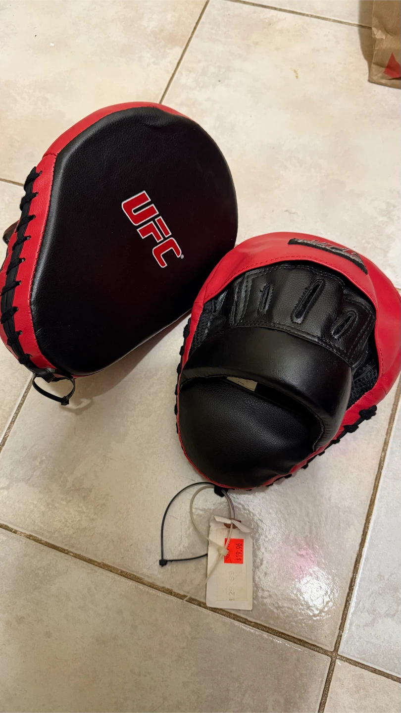 Boxing Gloves and UFC Focus Mitts Set - photo 3