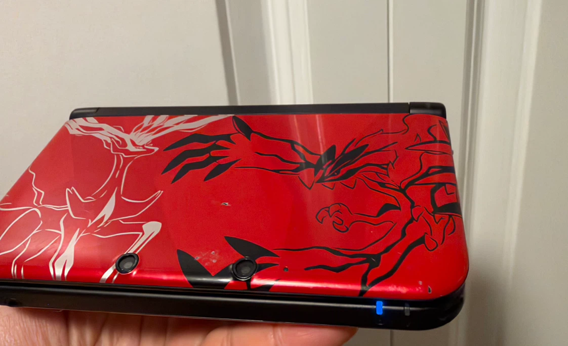 Nintendo 3DS XL Pokemon X/Y Limited Edition