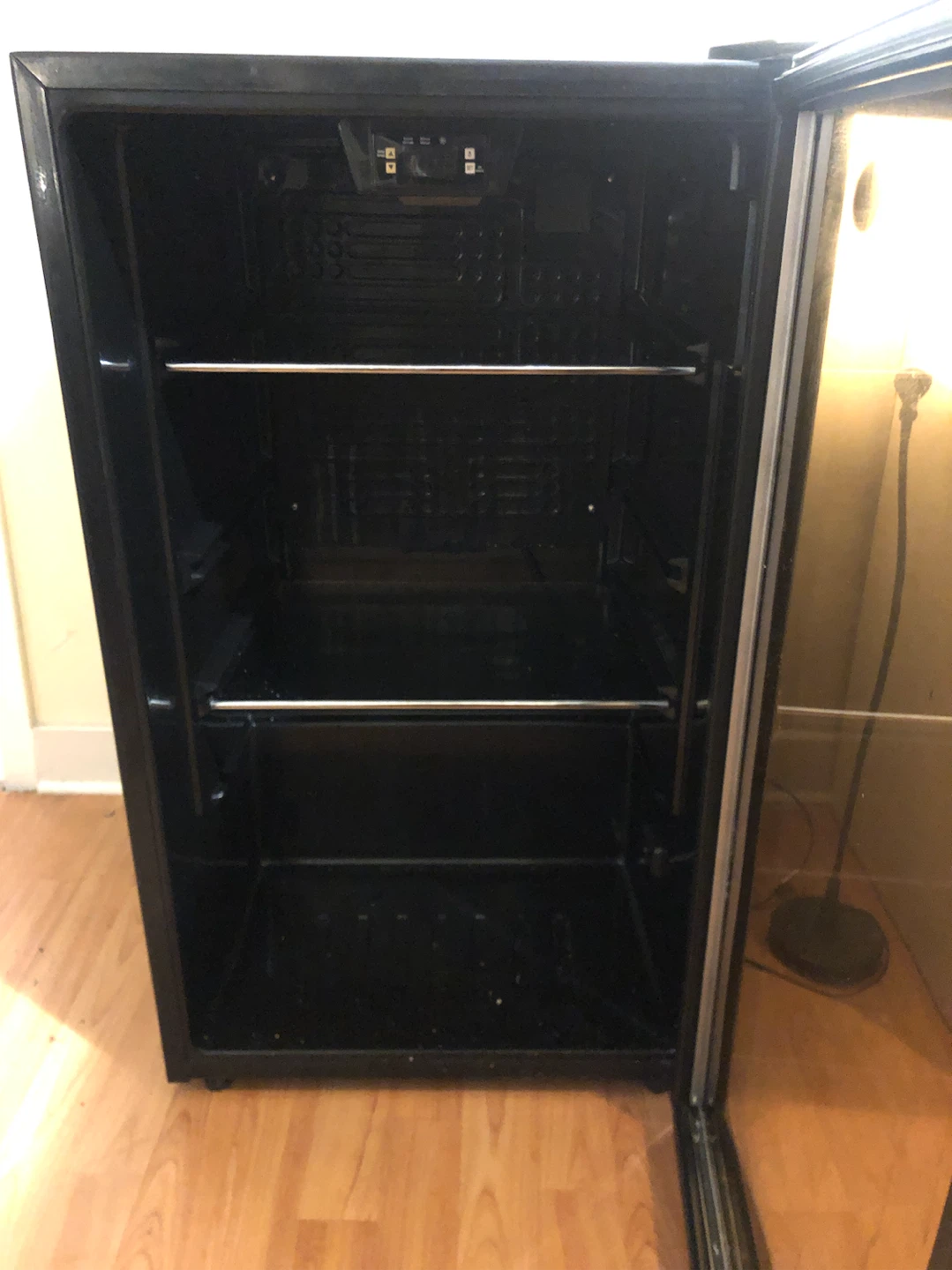 GE Mini Bar Fridge/wine cooler - photo 2