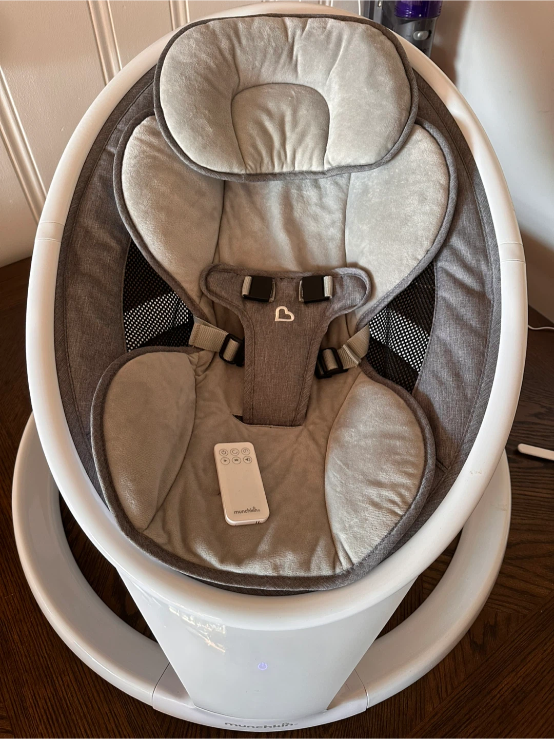 Munchkin Bluetooth Baby Swing