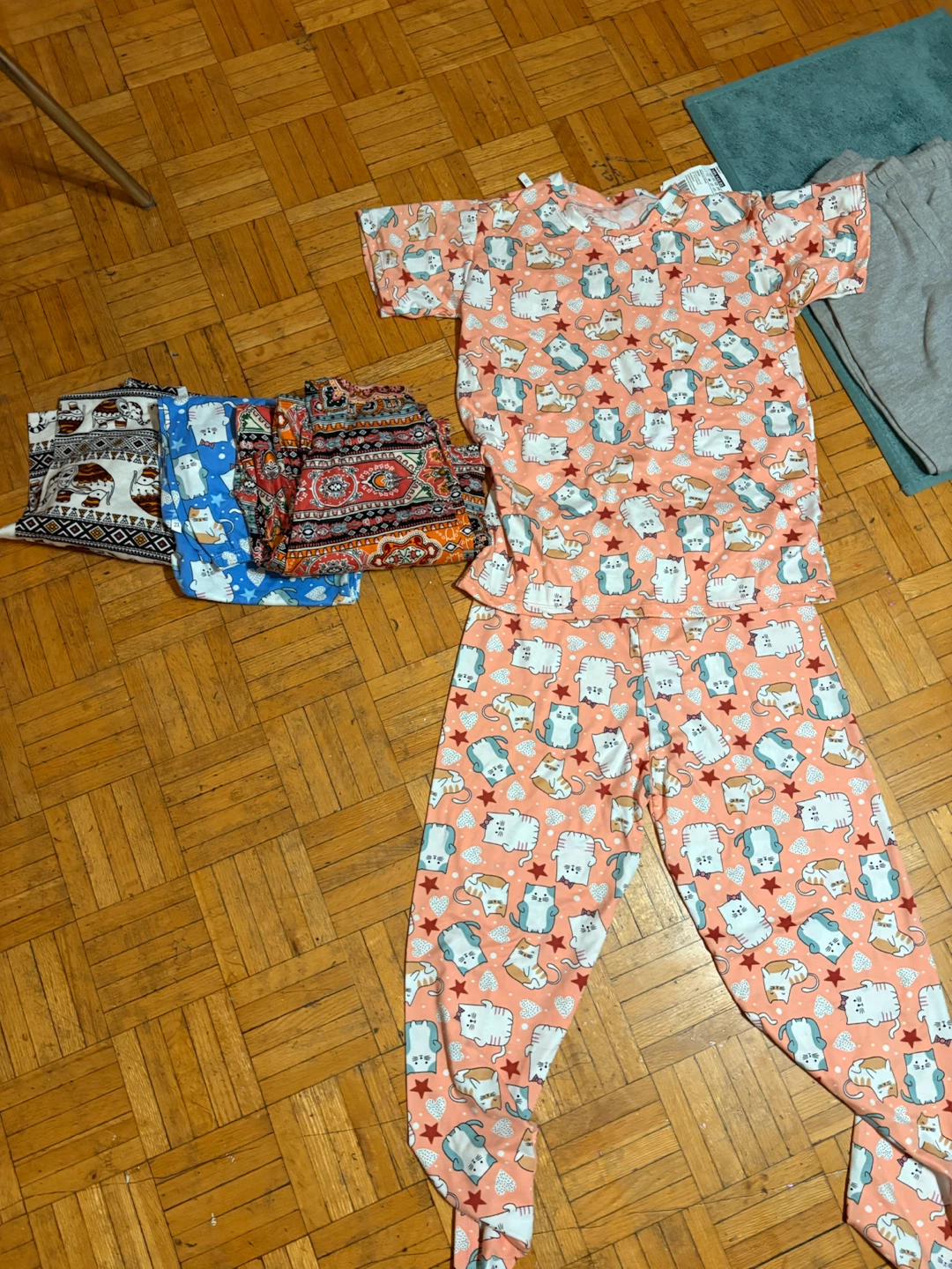 Lot of 4 Printed kids clothing