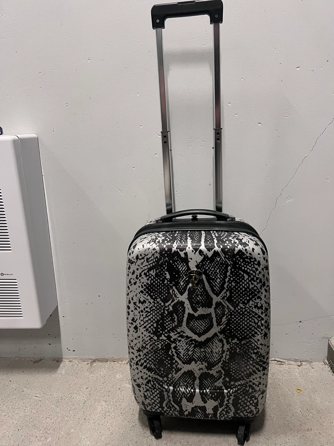 HEYS Hardside Spinner Suitcase Carry-On Size, brand new - photo 3