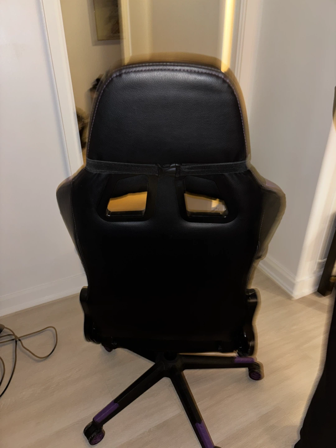 Gaming chair with massage pillow - photo 3