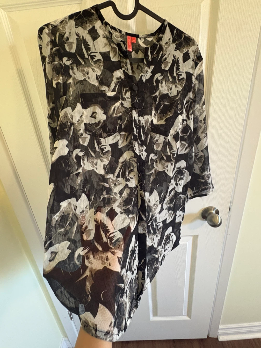 Black & White Floral Blouse (Size M) - photo 4