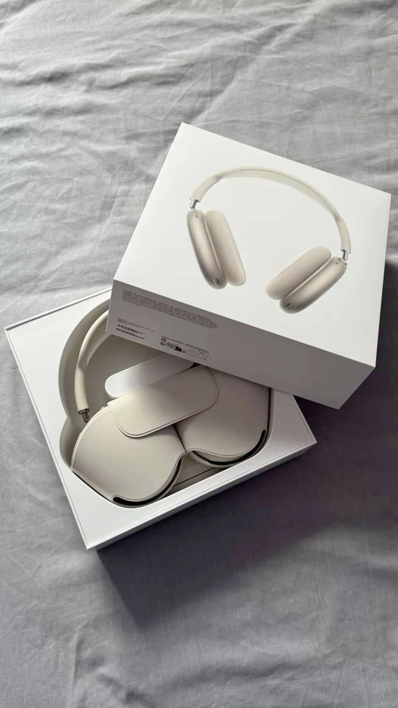 Apple AirPods Max Starlight