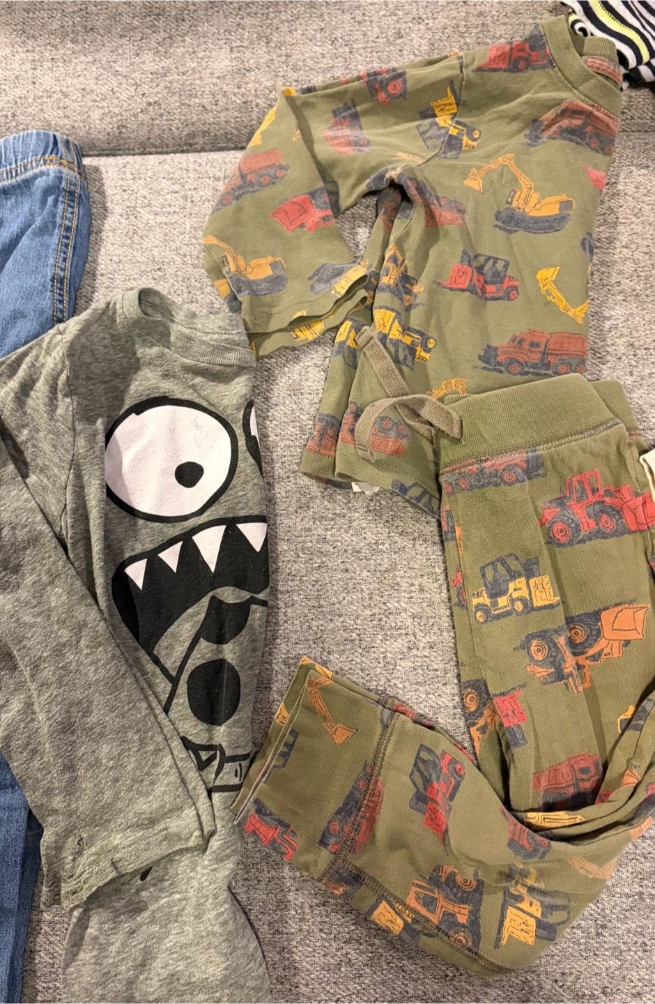2/3yr Boy’s Clothing Lot- 19pcs - photo 3