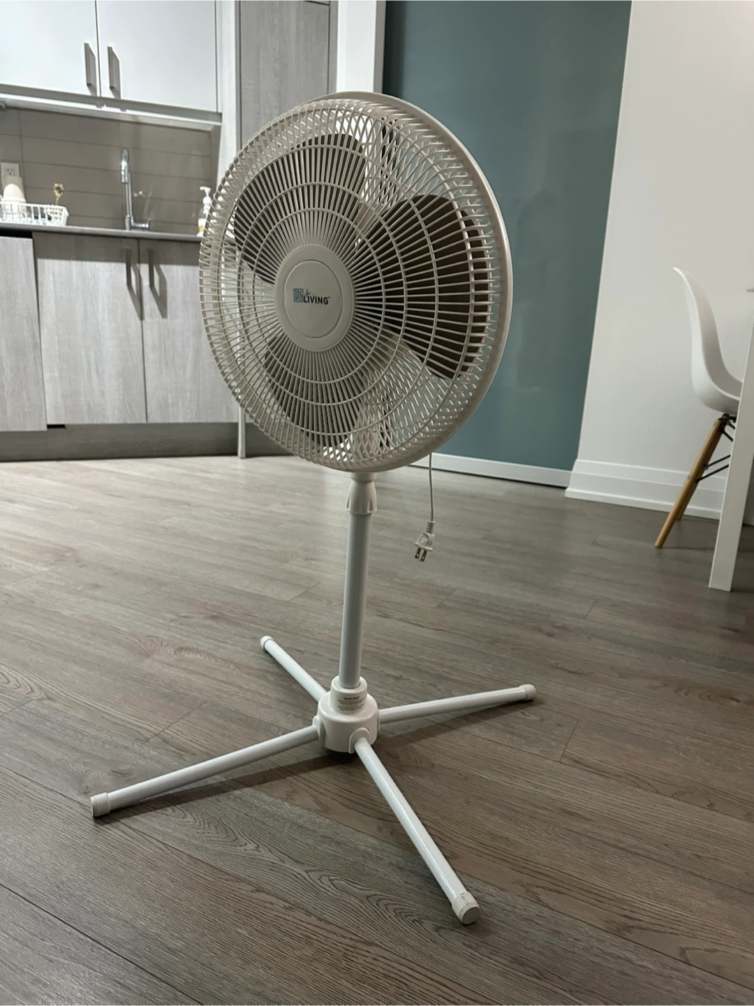 For Living White Pedestal Fan