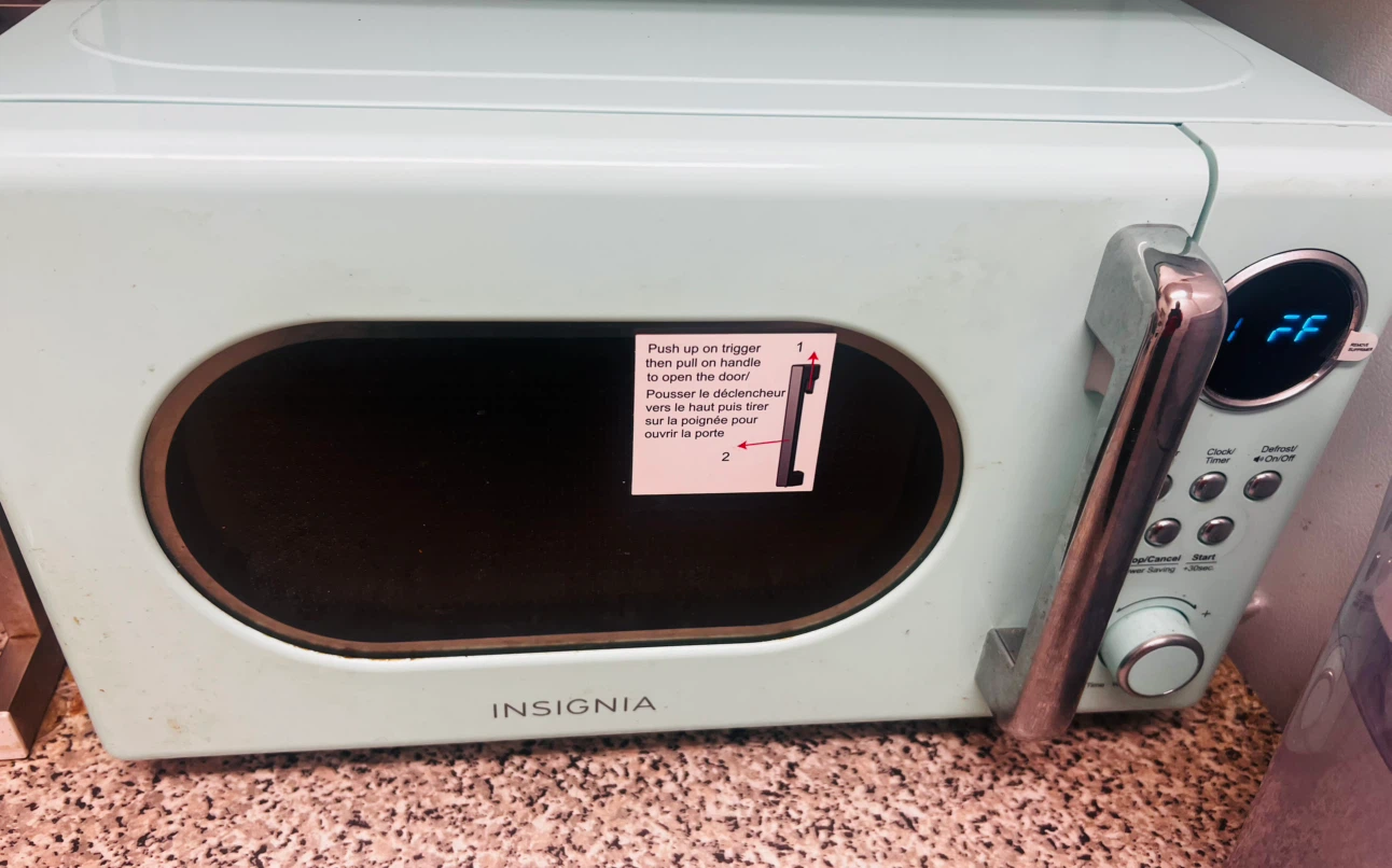 Insignia Retro Microwave - Light Green