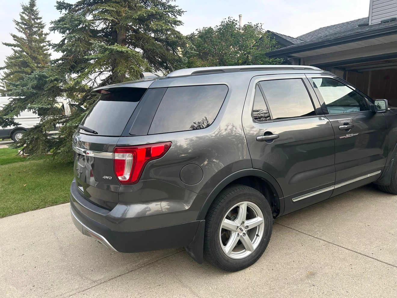 Ford Explorer XLT 4WD SUV - photo 5
