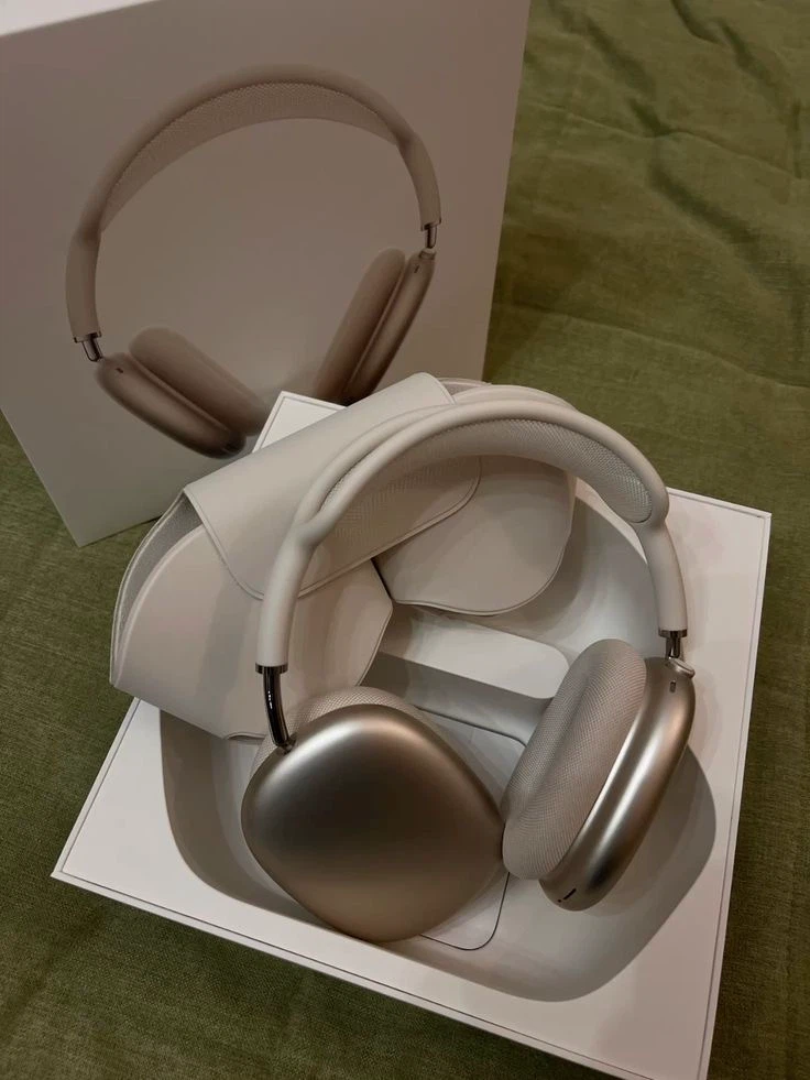 Apple AirPods Max Headphones Starlight