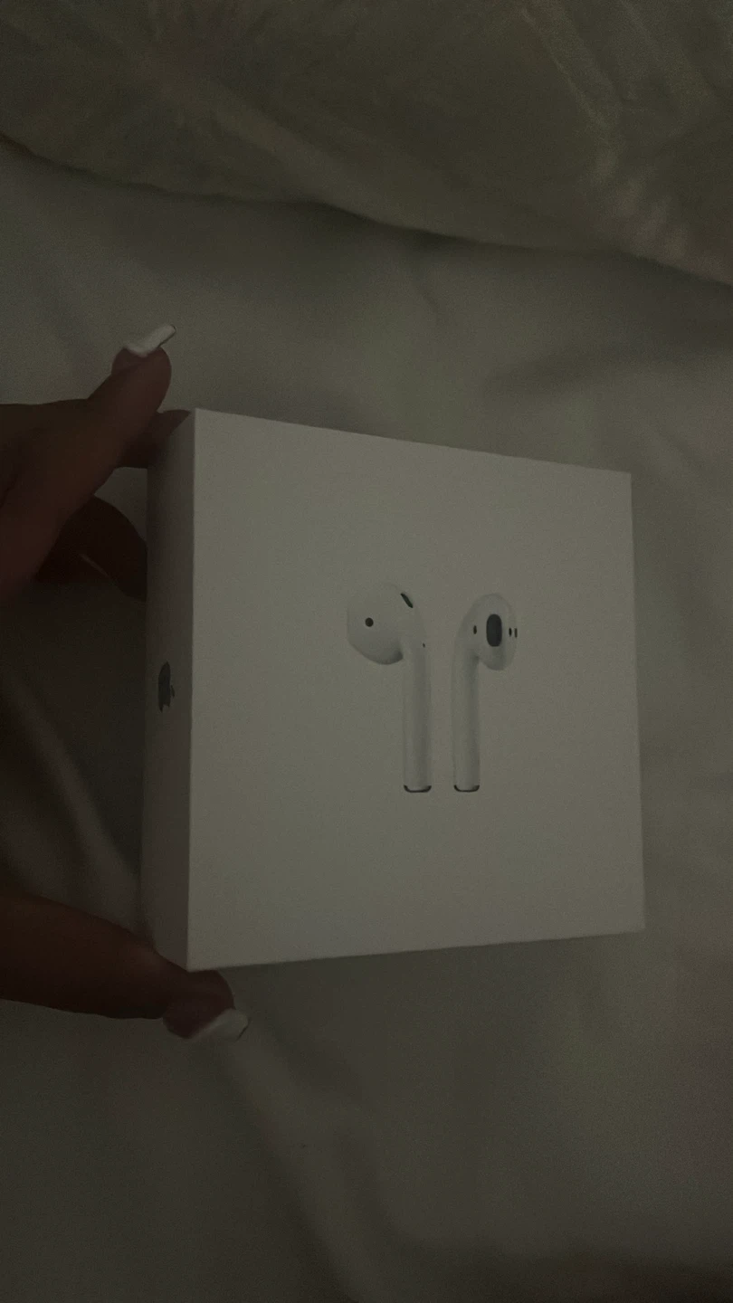 Apple AirPods with Charging Case - photo 3