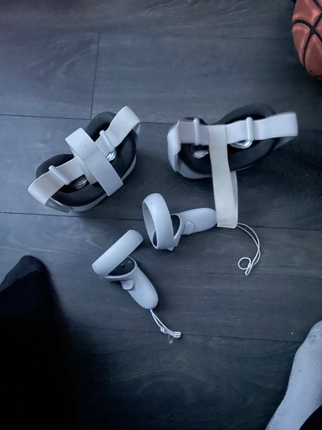 Meta Quest 2 VR Headsets and Controllers - photo 2
