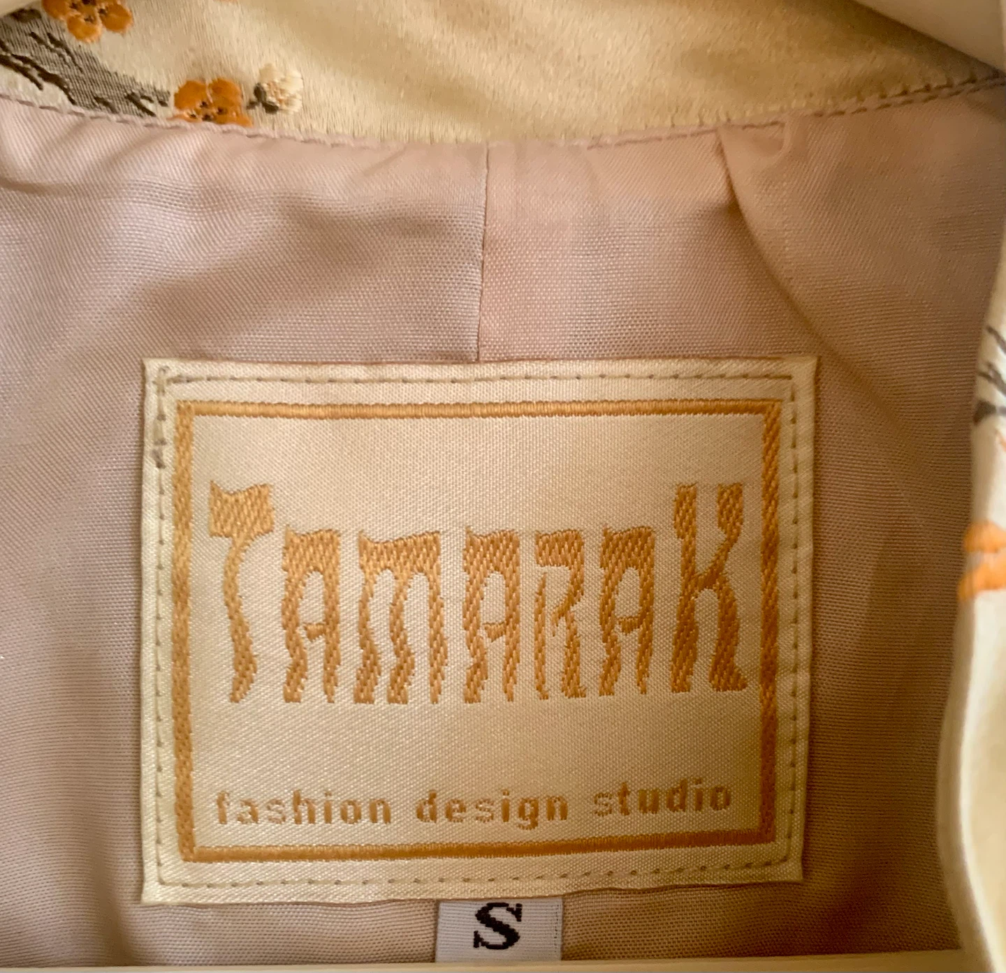 Tamarak Gold Satin Floral Jacket - photo 4