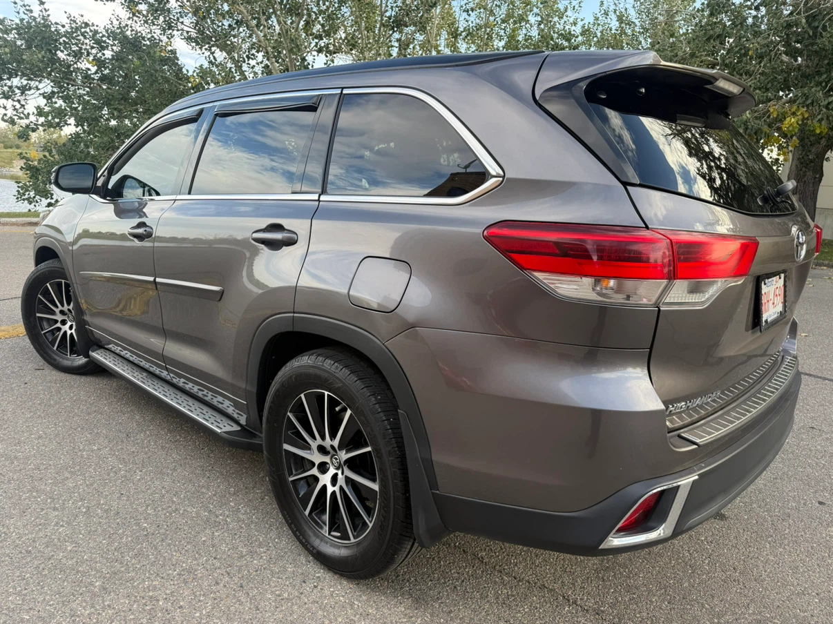 2017 Toyota Highlander SE - photo 4