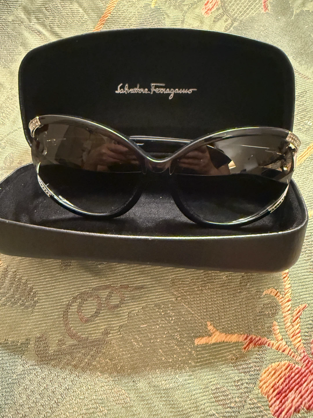 Salvatore Ferragamo Sunglasses with Case - photo 4