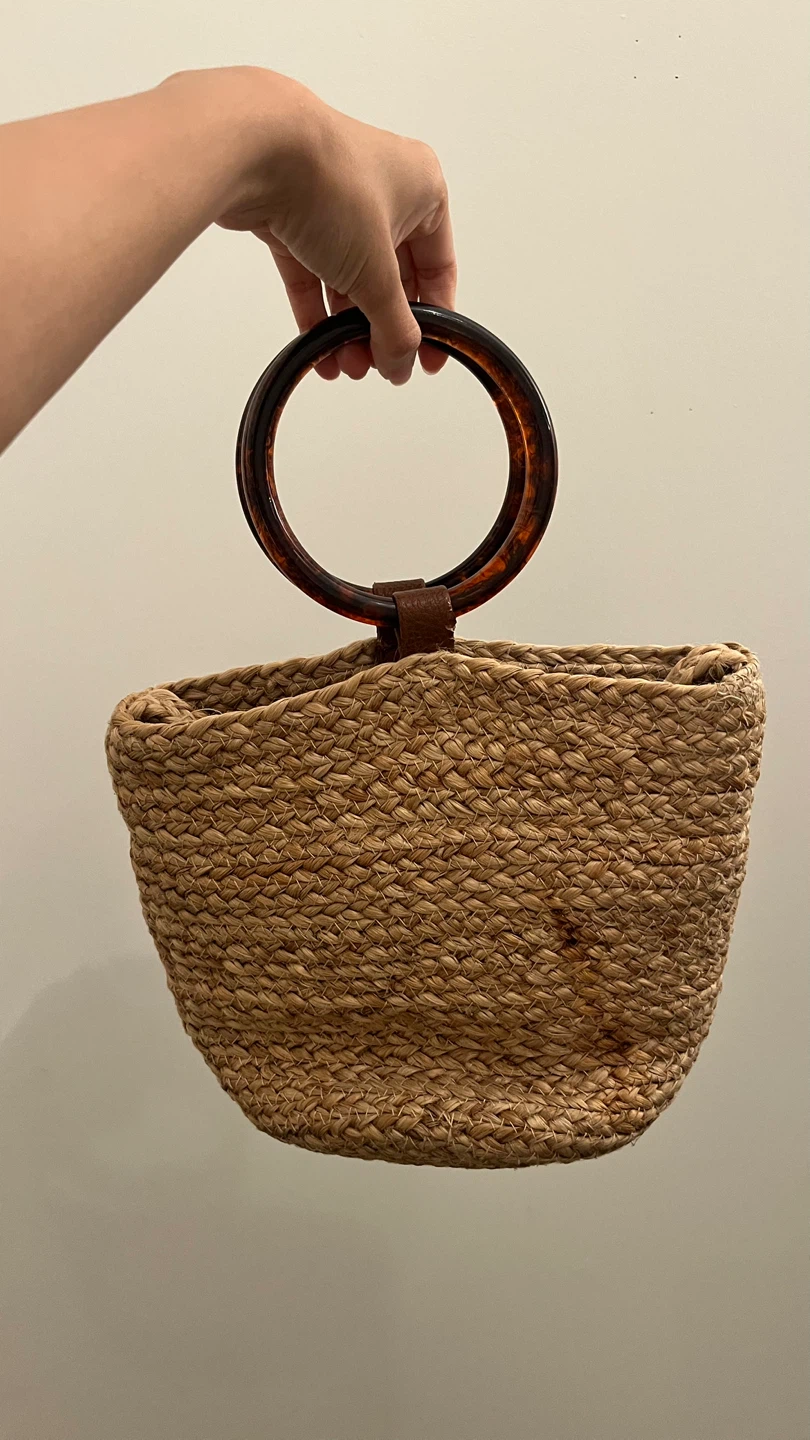 Woven Straw Handbag with Tortoiseshell Ring Handles - photo 2